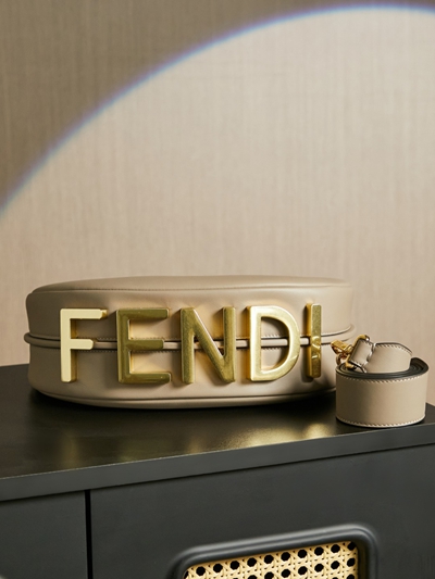 フェンディバッグ側面デザイン